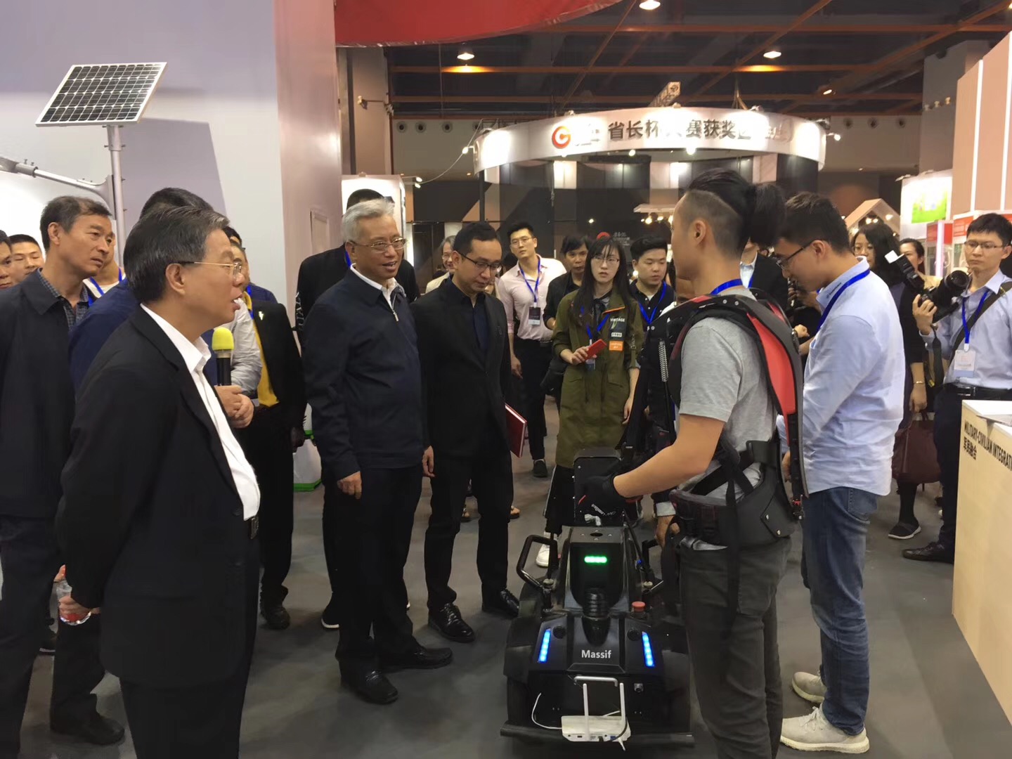 向副省长演示2.JPG